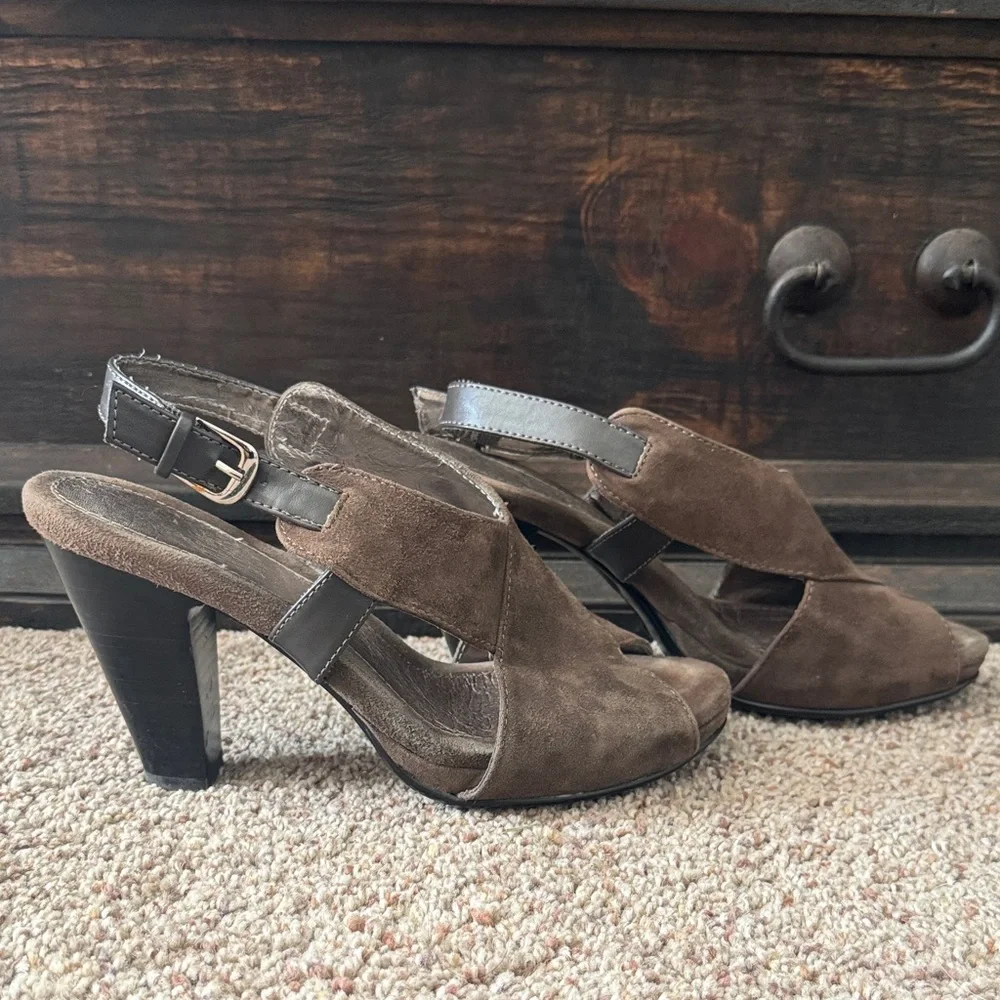 Sofft Brown Suede Women's Heels - Picture 3 of 15